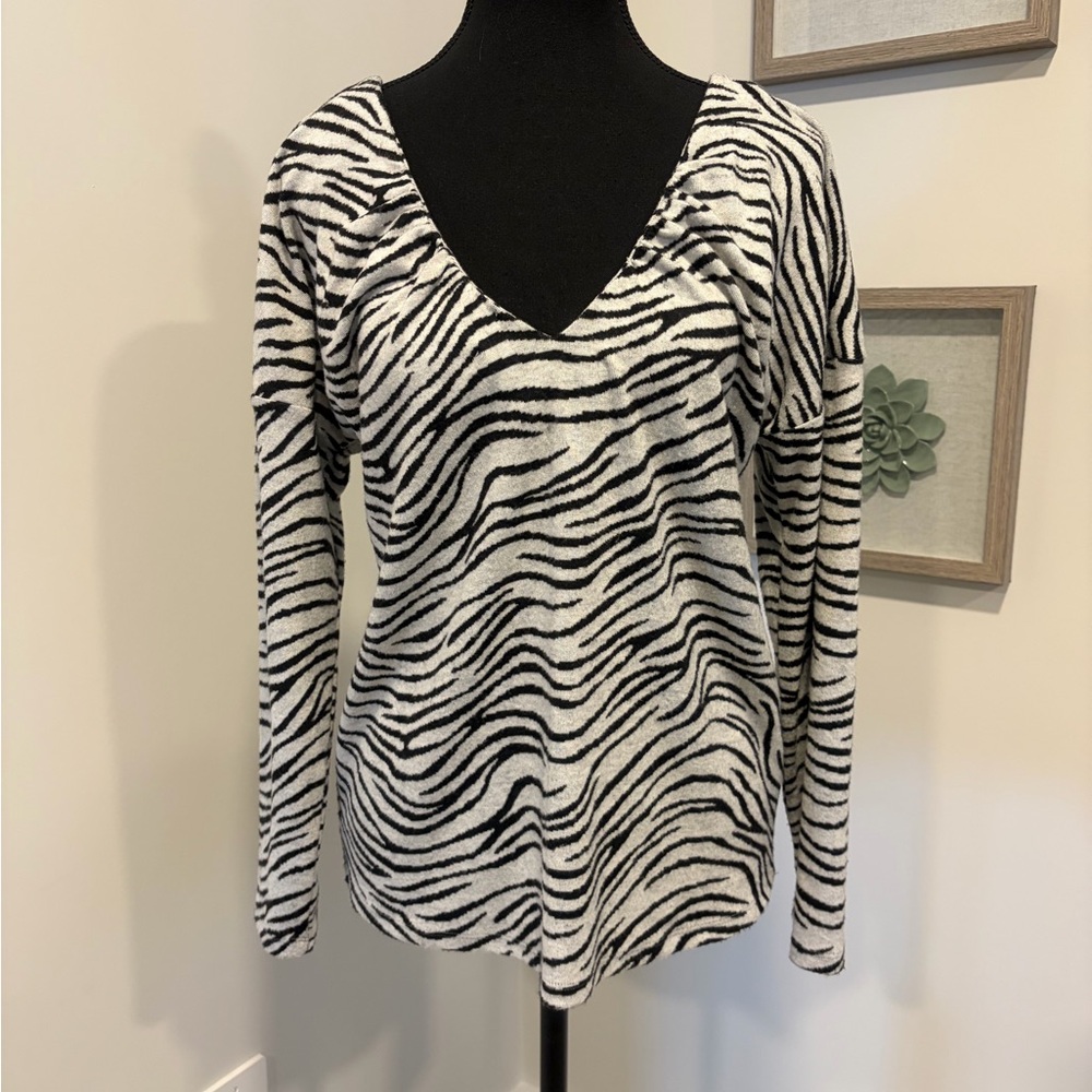 Anthropologie Maeve Black & White Zebra-Print V-Neck Lightweight Sweater EUC